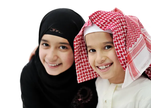Retrato de menino e menina árabe muçulmano — Fotografia de Stock
