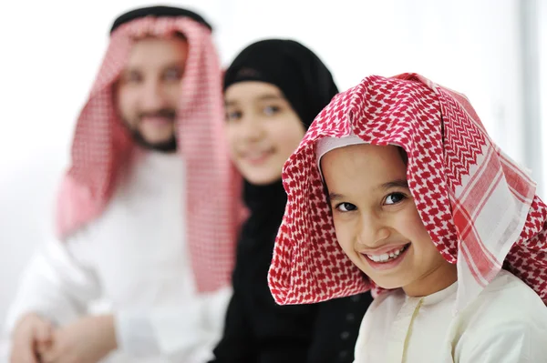 Arabisch-muslimische Familie — Stockfoto