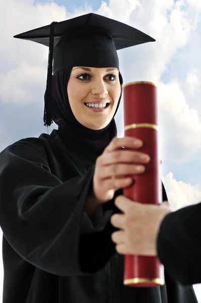 Young arabic muslim female graduating and receiving diploma — Stock Photo, Image