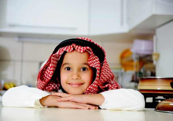 Dítě chlapec je vaření — Stock fotografie