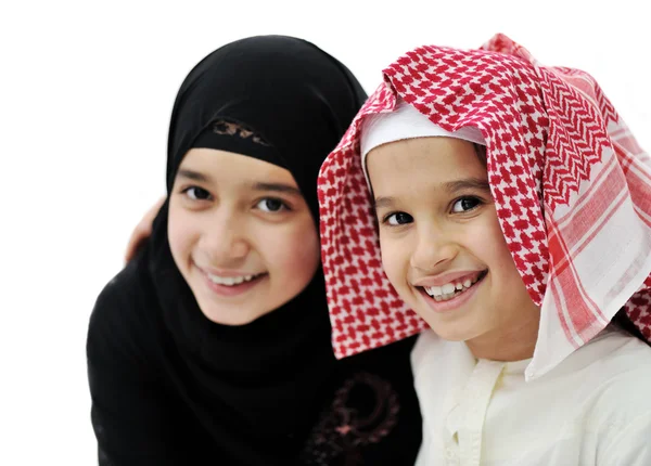 小阿拉伯文穆斯林男孩和女孩的肖像 图库图片