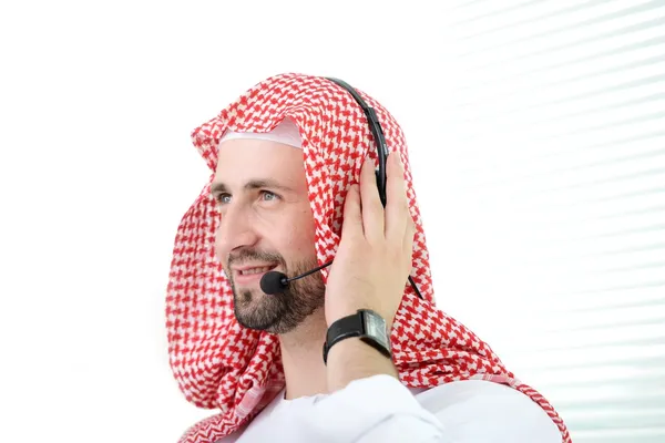 Portrait of a smart arabic business man using headset. Call center. Customer support. Helpdesk. — Stock Photo, Image