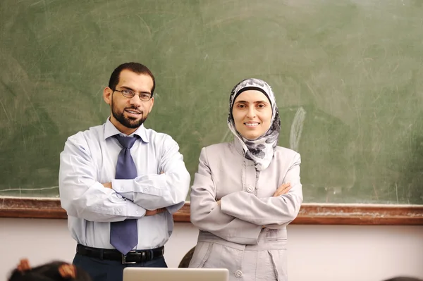 Arabski dzieci w szkole, klasa dowcip nauczyciel — Zdjęcie stockowe