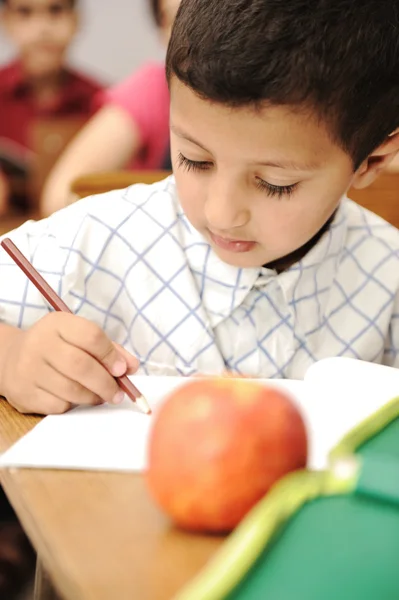Arabski dzieci w szkole, klasie — Zdjęcie stockowe