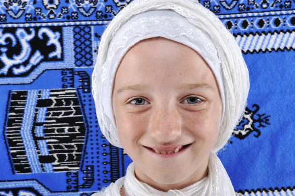 Muzulmán kis lány portréja — Stock Fotó
