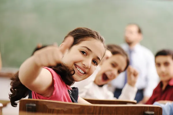 Arabische kinderen in de school Stockfoto