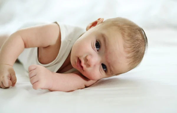 Een schattige kleine baby — Stockfoto