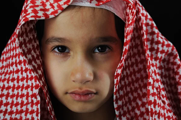 Glad arabiska liten pojke — Stockfoto