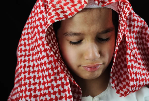 Feliz niño árabe. — Foto de Stock