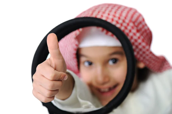 Feliz niño árabe. — Foto de Stock