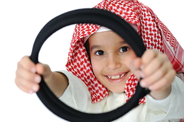 Heureux petit garçon arabe — Photo