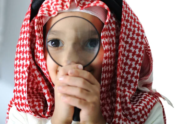 Arabic little kid boy with Magnifying glass — Stock Photo, Image