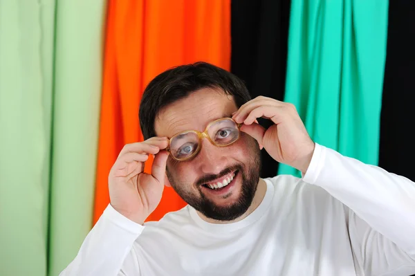 Man met grappige bril — Stockfoto