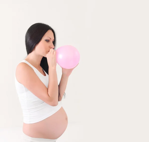 Pregnant woman with pink balloon — Stock Photo, Image