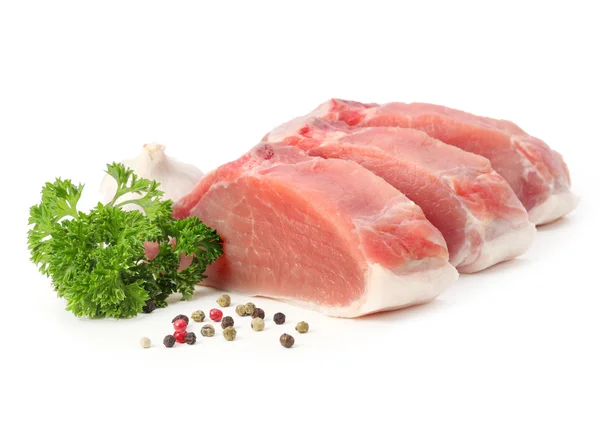 Rått kött med persilja och peppar — Stockfoto