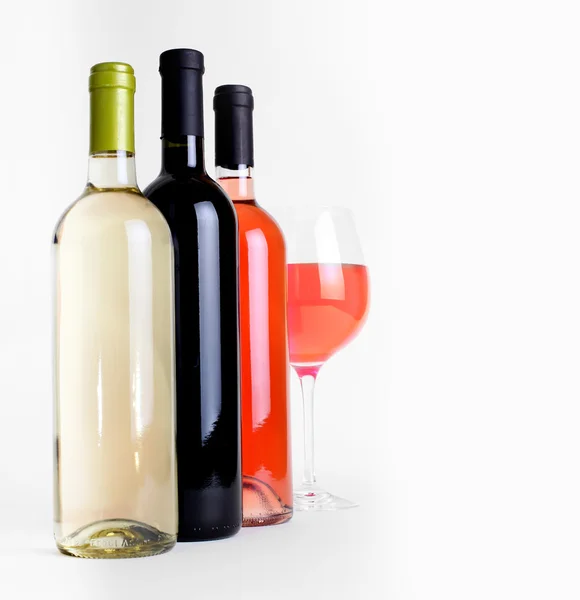 Пляшки вина і келих — стокове фото