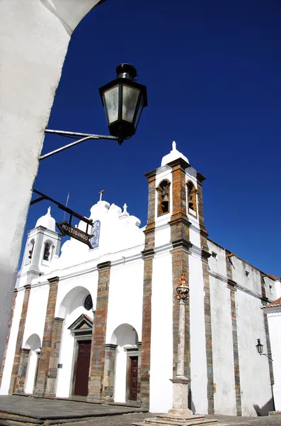 Iglesia en el pueblo de Monsaraz — Foto de Stock