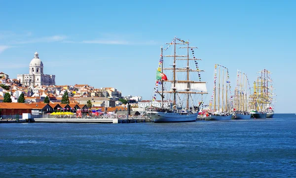 Landscape of Lisbon and sailboats — Stock Photo, Image