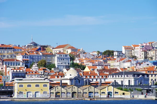 Domy v Lisabonu, Portugalsko. — Stock fotografie