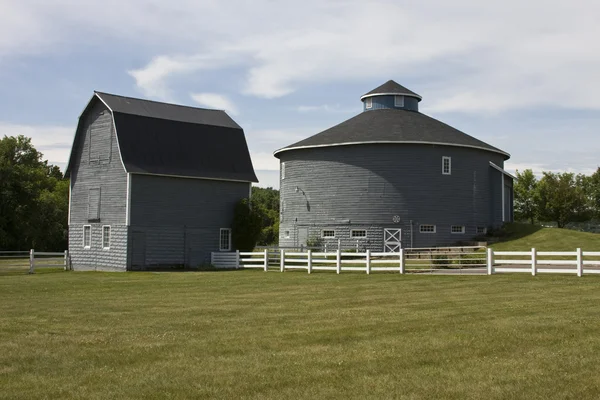 Round and traditional country barns — Stock Photo, Image