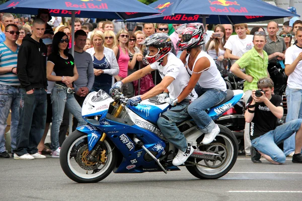 Reunión de ciclistas y espectáculo en el Día de la Ciudad de Kiev — Foto de Stock