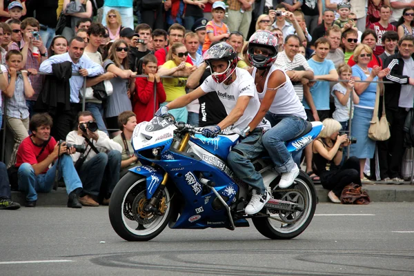 Réunion des motards et spectacle le Jour de la Ville de Kiev — Photo