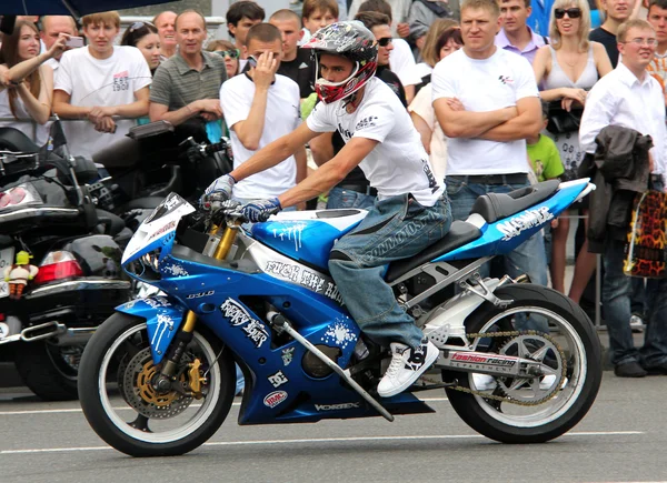 摩托车手会议和基辅的城市一天的表演 — 图库照片