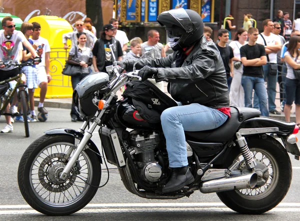 摩托车手会议和基辅的城市一天的表演 — 图库照片