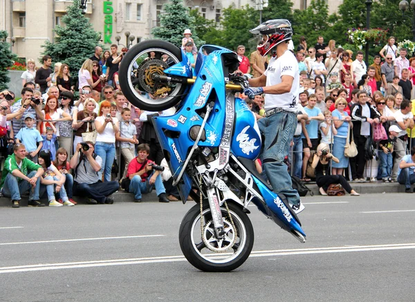 Réunion des motards et spectacle le Jour de la Ville de Kiev — Photo
