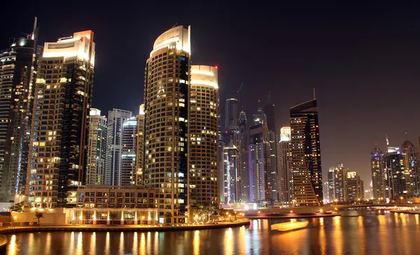 Dubai cidade à noite — Fotografia de Stock