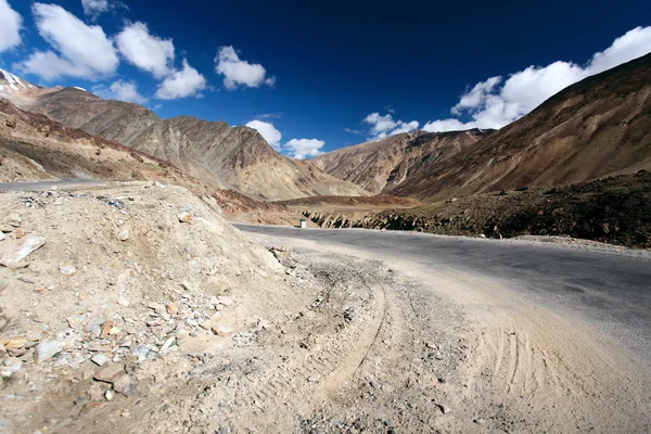 Estrada da montanha. Himalaias — Fotografia de Stock