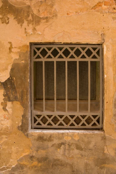 Винтажное окно — стоковое фото