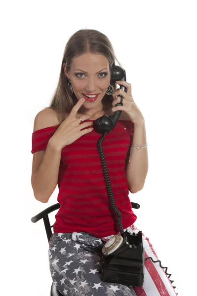 Kvinna med en gammal telefon — Stockfoto