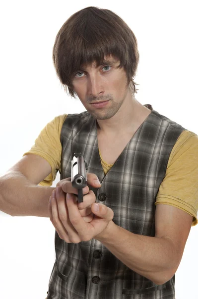 Ένας νεαρός άνδρας με ένα πυροβόλο όπλο στο χέρι του — Φωτογραφία Αρχείου