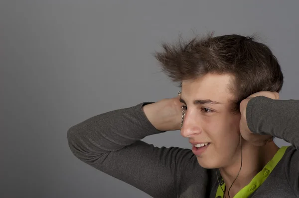 Young man listens to music — Stock Photo, Image