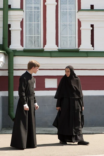 Orthodoxer Mönch und Nonne — Stockfoto