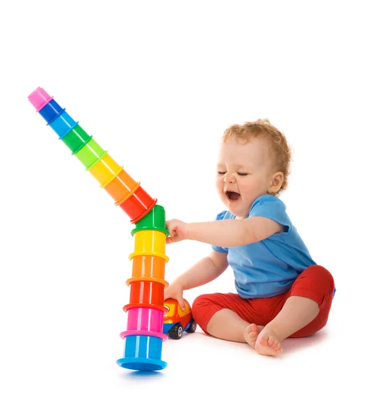 Porträtt av barnet med leksak — Stockfoto