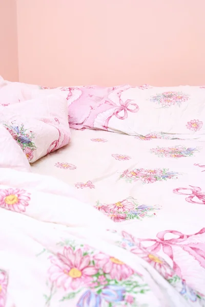 乱雑なベッド — ストック写真