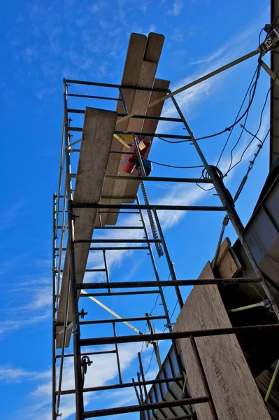 Scaffolding Against Blue Sky — Stock Photo, Image