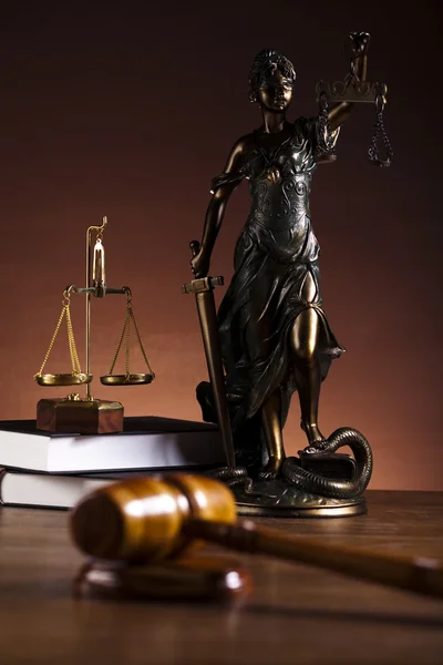 Tema della legge, mazzuolo del giudice, martelletto di legno — Foto Stock