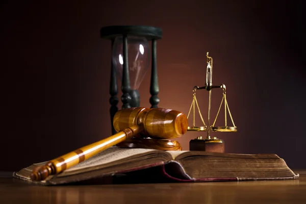 Recht en rechtvaardigheid concept, houten hamer — Stockfoto
