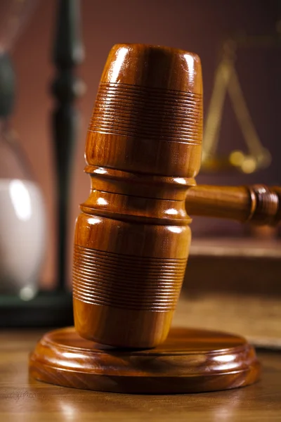 Судді дерев'яні молотка — стокове фото