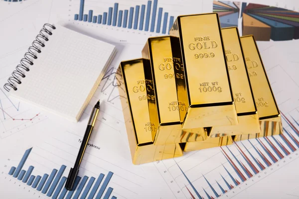 Pénzügyi fogalom, aranytömb — Stock Fotó