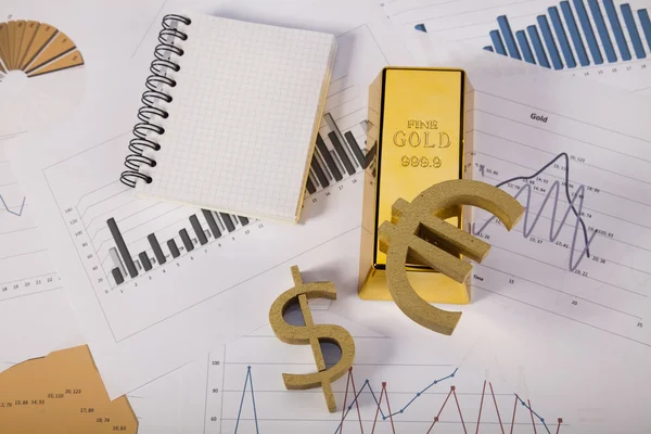 Wskaźniki finansowe, wykres, złoty pasek, pieniądze — Zdjęcie stockowe
