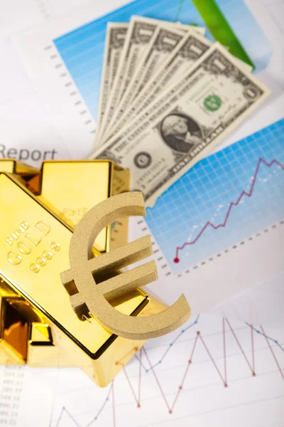 Фінансові показники, діаграми, золото бар, гроші — стокове фото