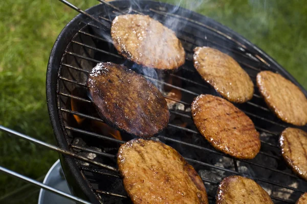 Bistecca, grigliate durante il fine settimana estivo — Foto Stock