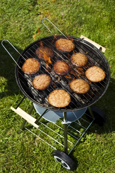Bistecca, grigliate durante il fine settimana estivo — Foto Stock