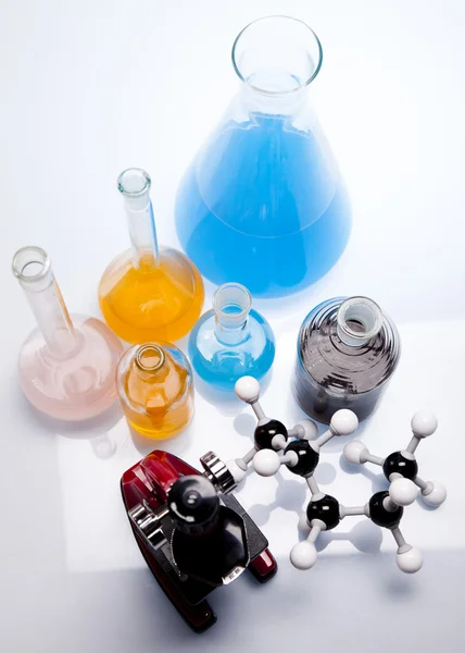 Laboratório químico, equipamento de vidro — Fotografia de Stock