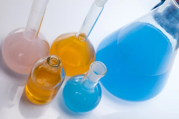 Assorted laboratory glassware , experiment — Stock Photo, Image