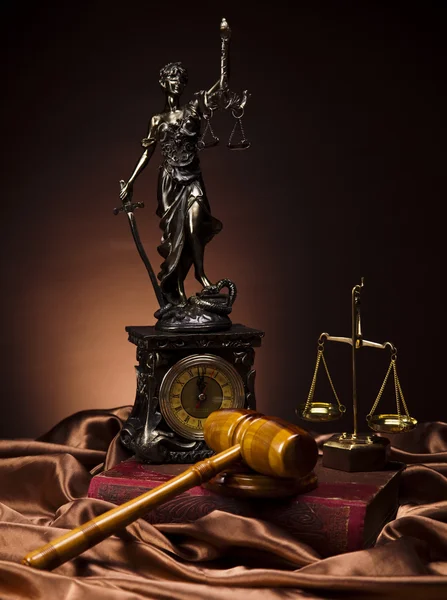 Martelo e deus da lei — Fotografia de Stock
